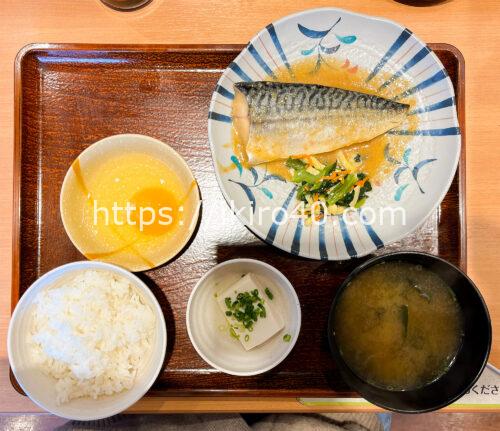 豊潤な味噌の風味とともに、魚の旨みがじわじわと広がる。やよい軒のサバの味噌煮定食800円